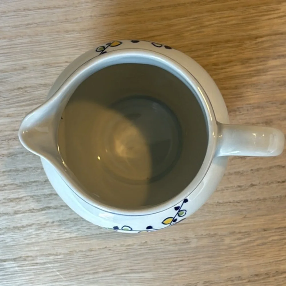 Vintage Wedgwood Volendam Creamer